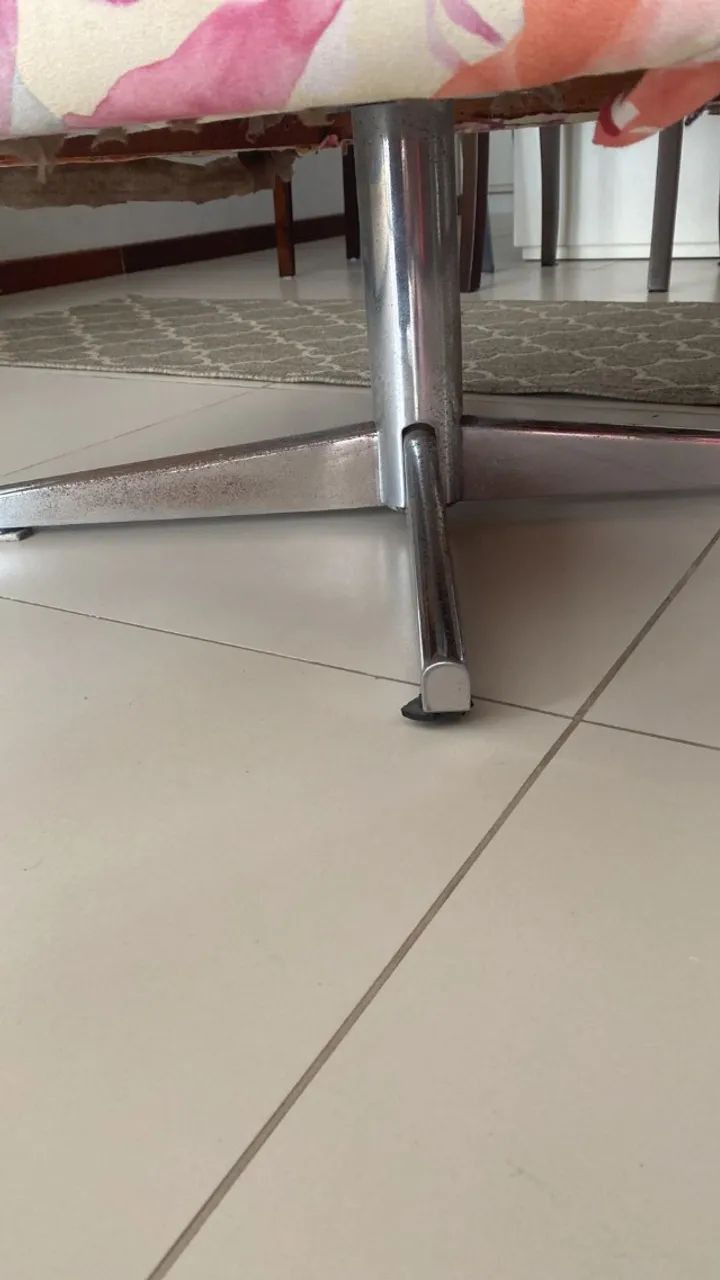 Poltrona fixa em tecido estampado - Foto 3