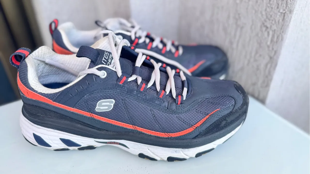Tênis Skechers novíssimo TAM 41