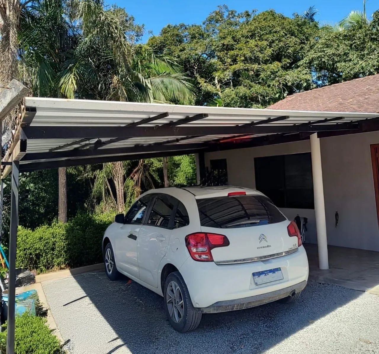 Vendo garagem em estrutura metálica 