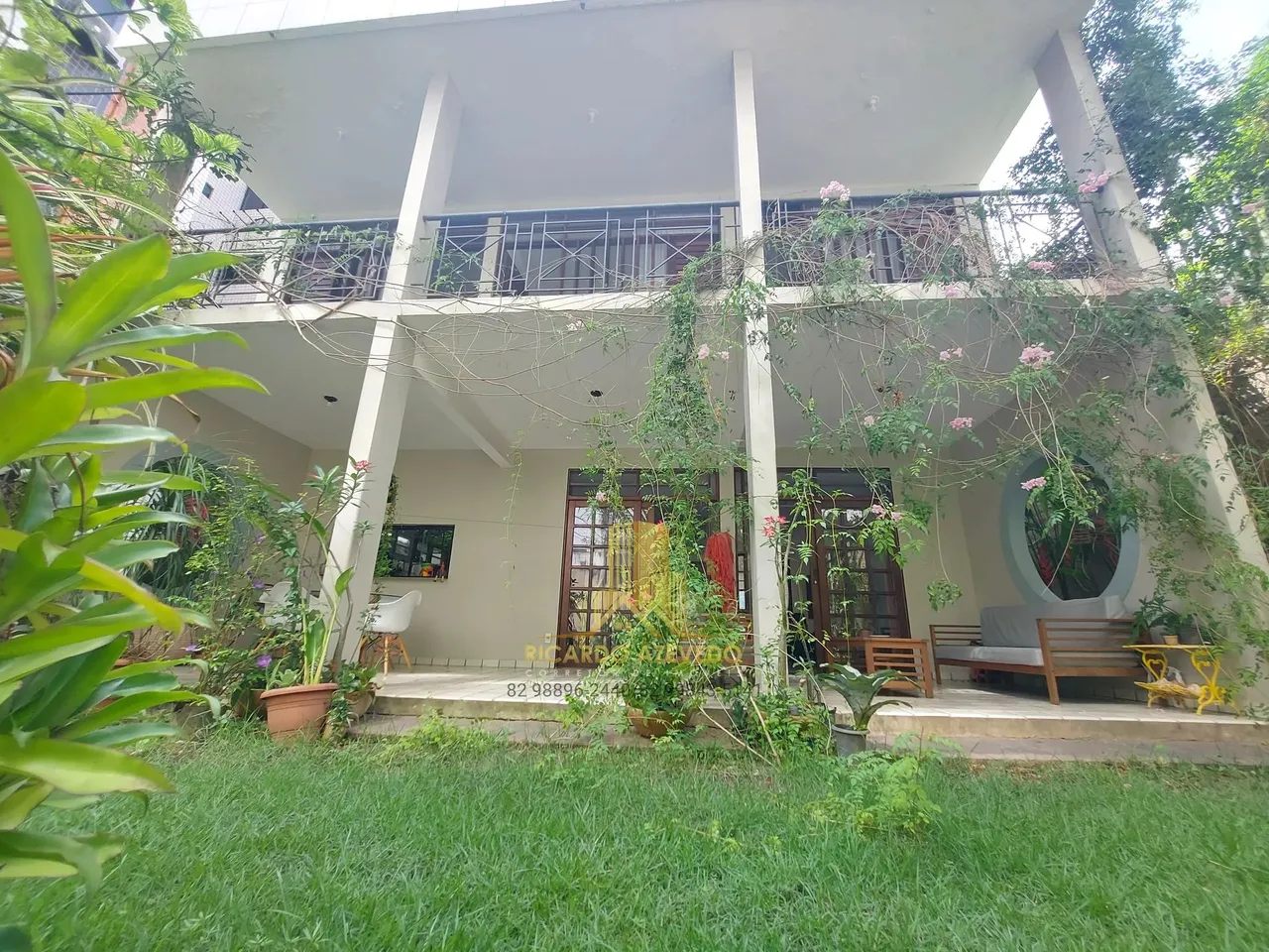 Casa para locação comercial no bairro Jatiúca, próximo ao Corredor Vera Arruda e Harmony