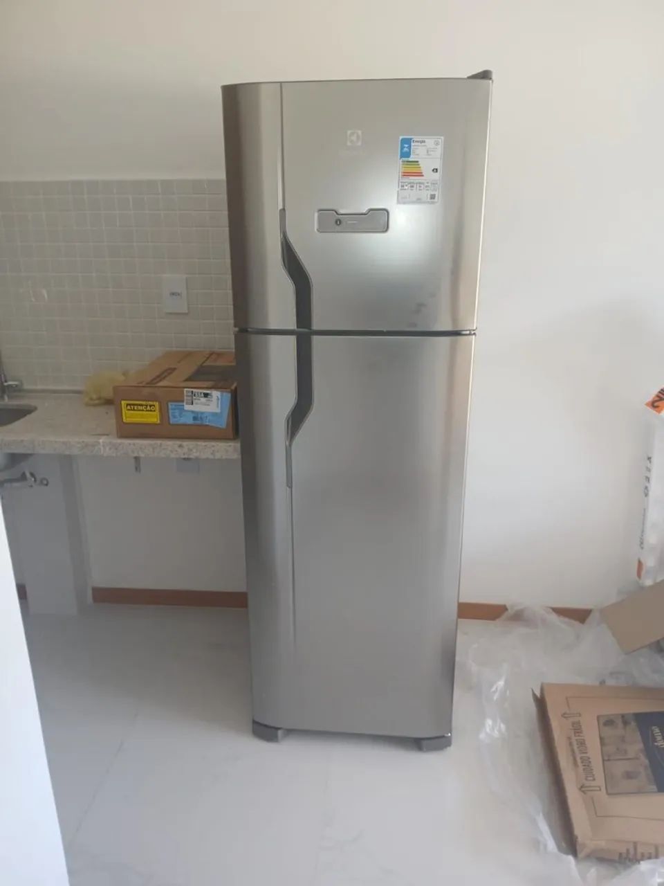 Geladeira Electrolux NOVA sem uso