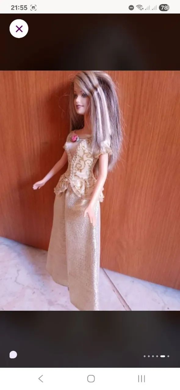Boneca Barbie com roupa de festa