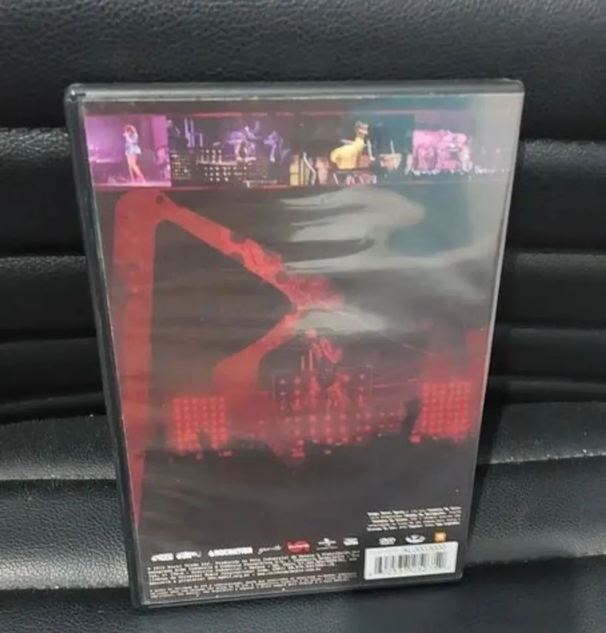 DVD: Rihanna - Loud Tour Live at The O2 - Foto 2