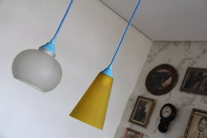 Lustres Opaline Fosca Branco e Amarelo Up Cycle ( Conj 2 Pçs ) - Anos 70