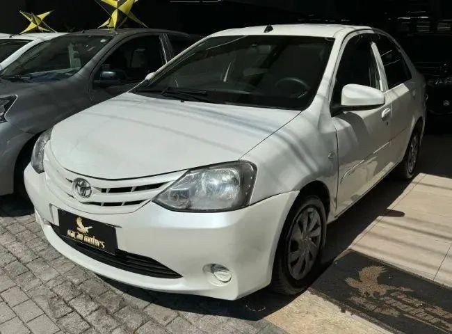 Toyota Etios X Sedan 1.5 2017