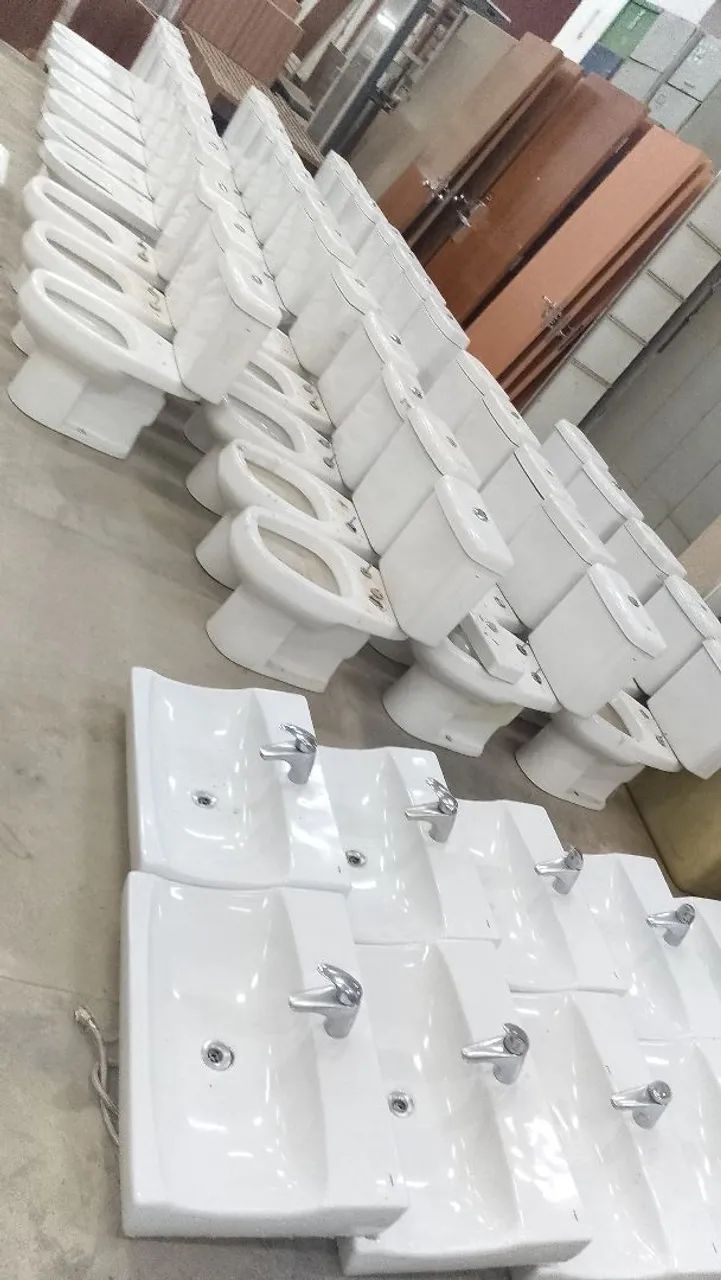 Bacia com caixa acoplada monte Carlos deca64842820918017124