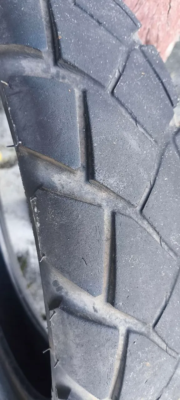 Pneu de Moto Usado - Ótimo Estado