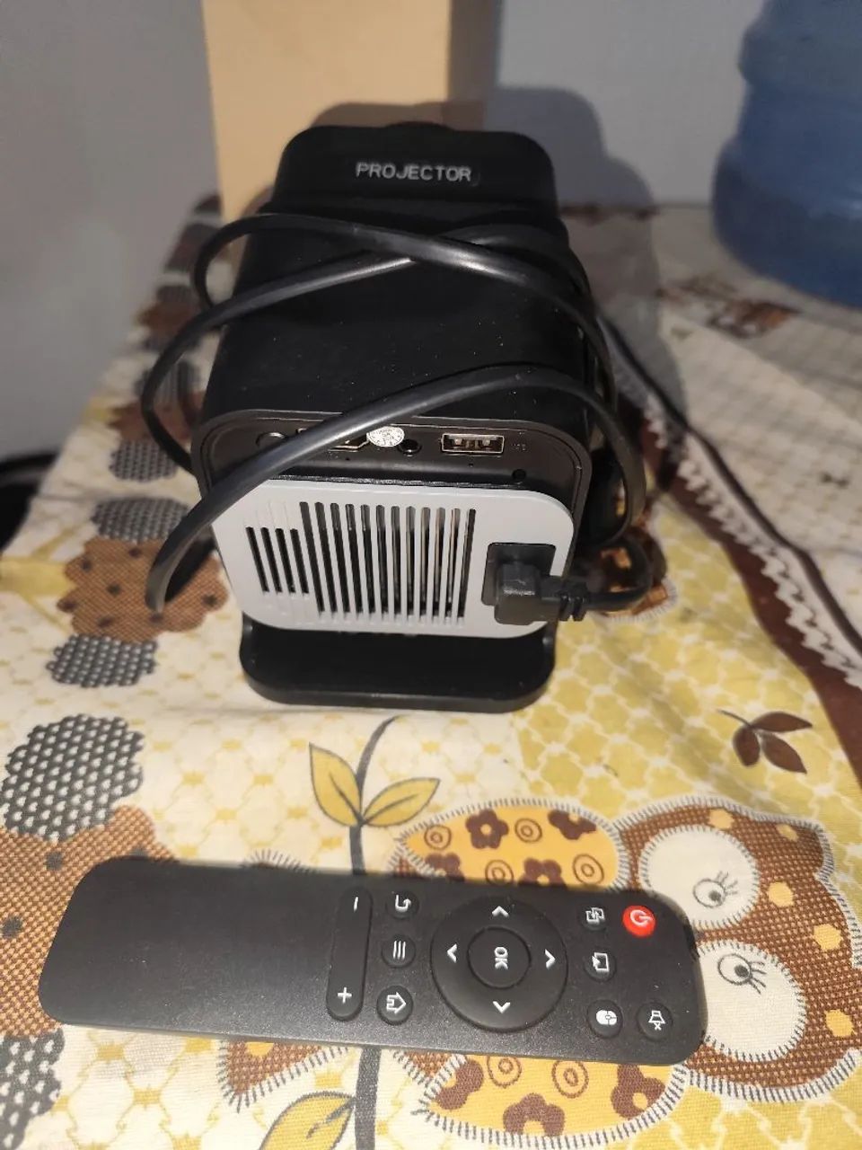 Projetor Davely HY320 Mini Portátil 4K UHD com Wi-Fi e Bluetooth - Foto 4
