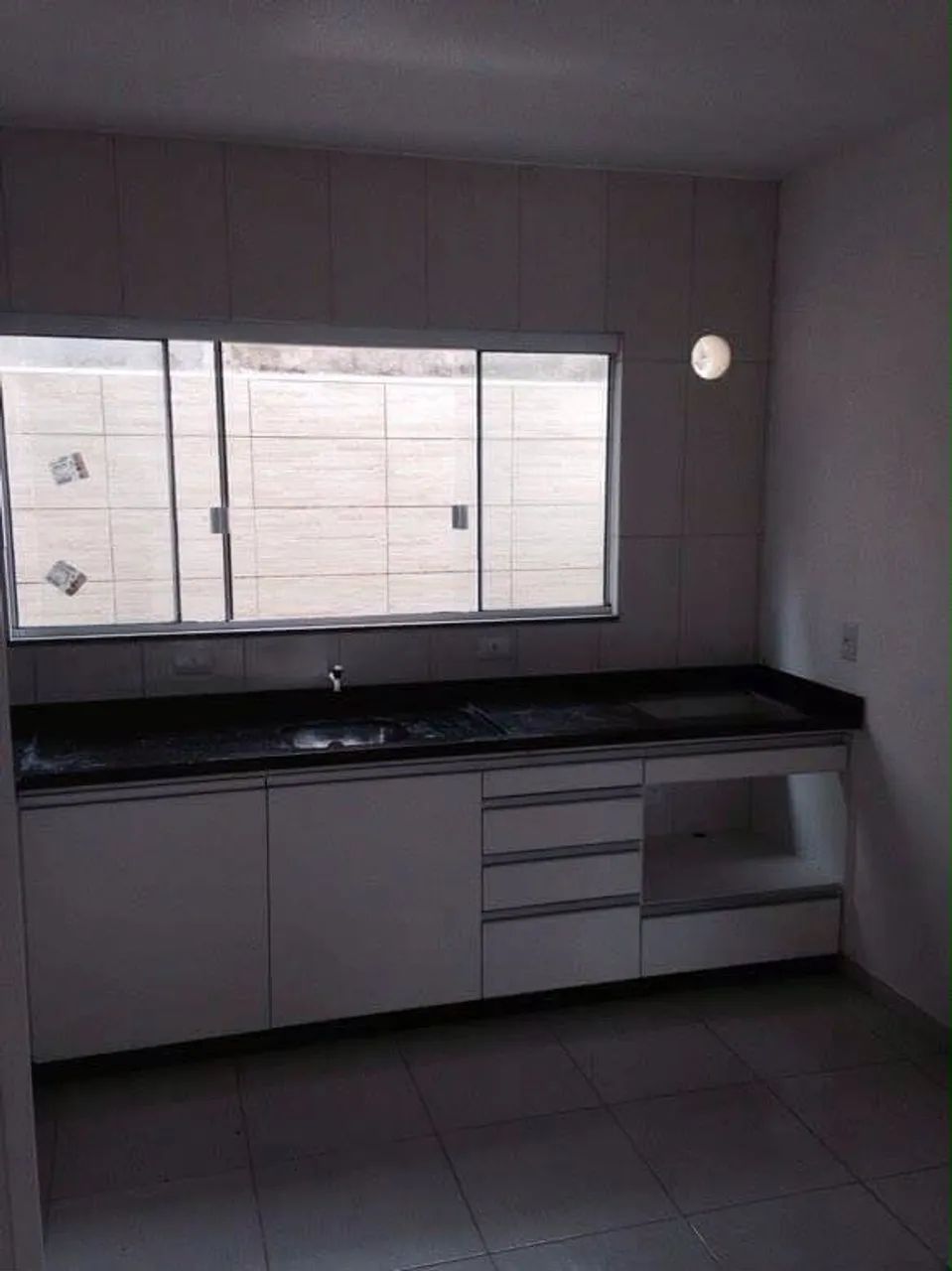 Alugo sobrado Geminado Sem mobília de 2 quartos em Fourquilhas  - Foto 2