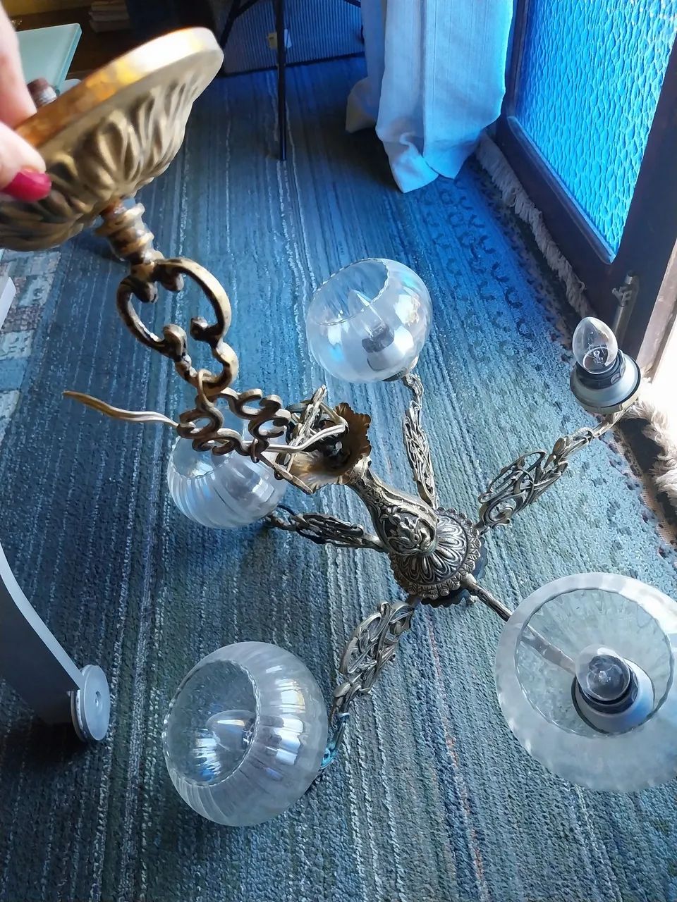 Lustre antigo de bronze  - Foto 3
