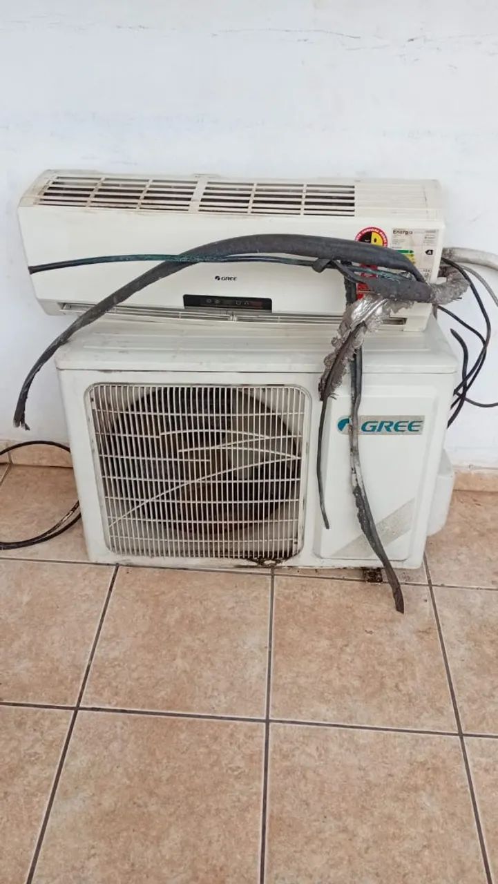 Vendo Ar Condicionado  7.000 BTUS (GREE) com defeito