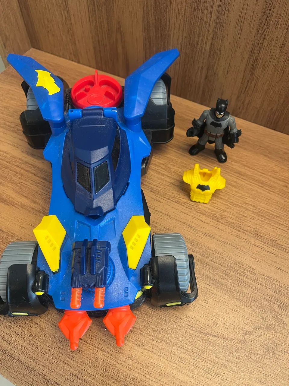 Carro Batmovel com lançador Imaginext com boneco incluso