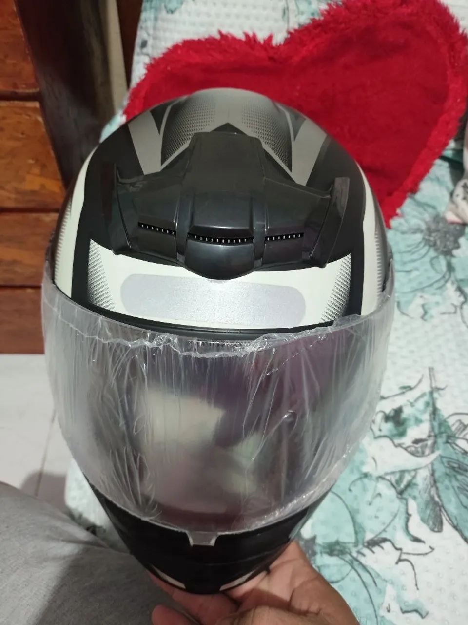 Vendo esse capacete zerado , nunca usado, motivo não deu na minha cabeça  - Foto 3