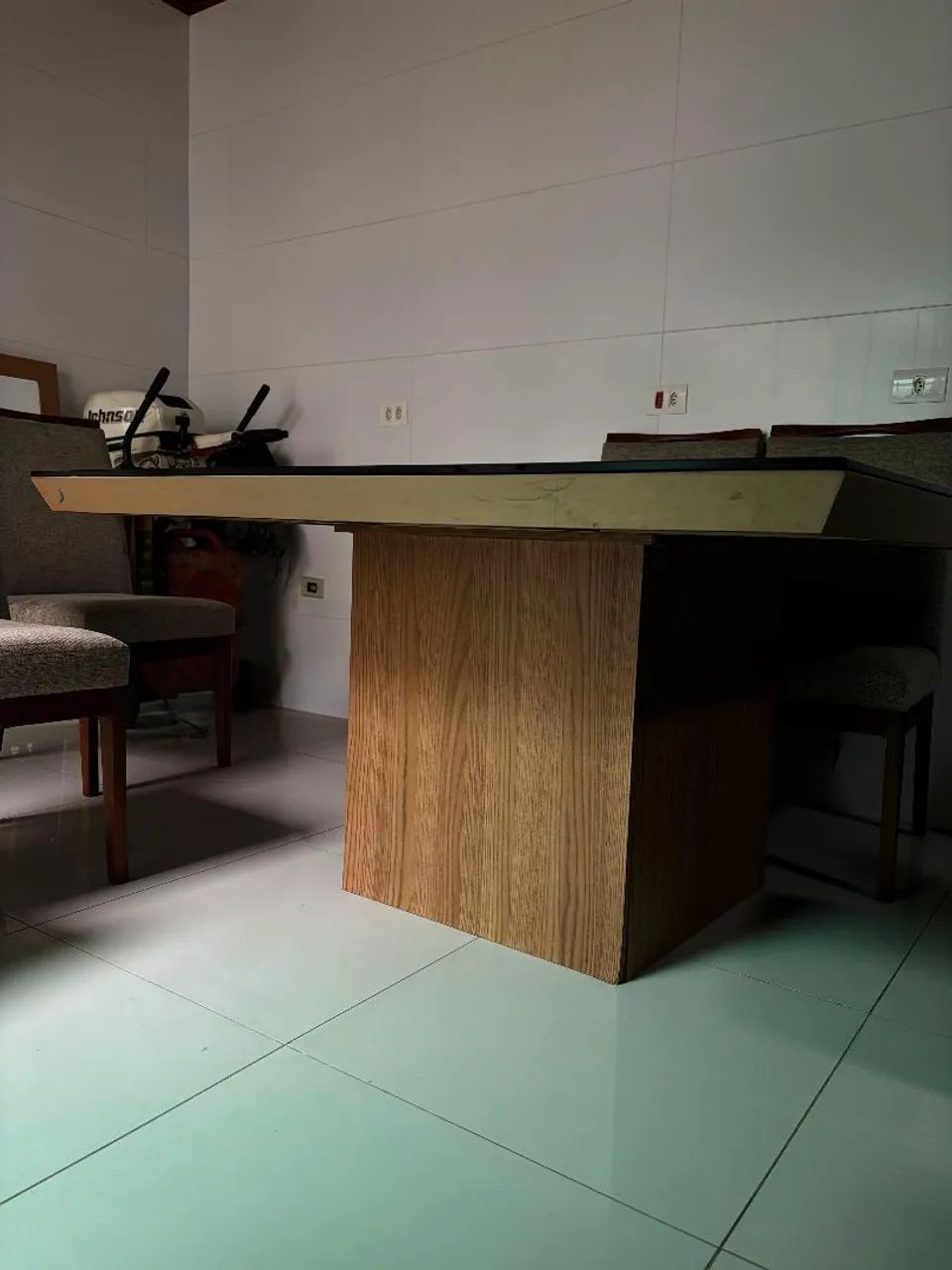 Mesa com tampo de vidro e 6 cadeiras  - Foto 4