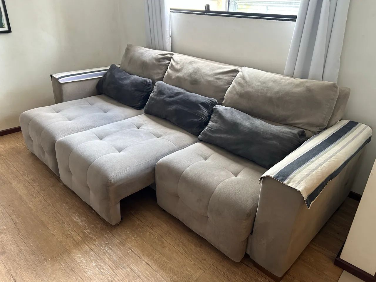 Sofá retrátil em ótimo estado 65573814725891120