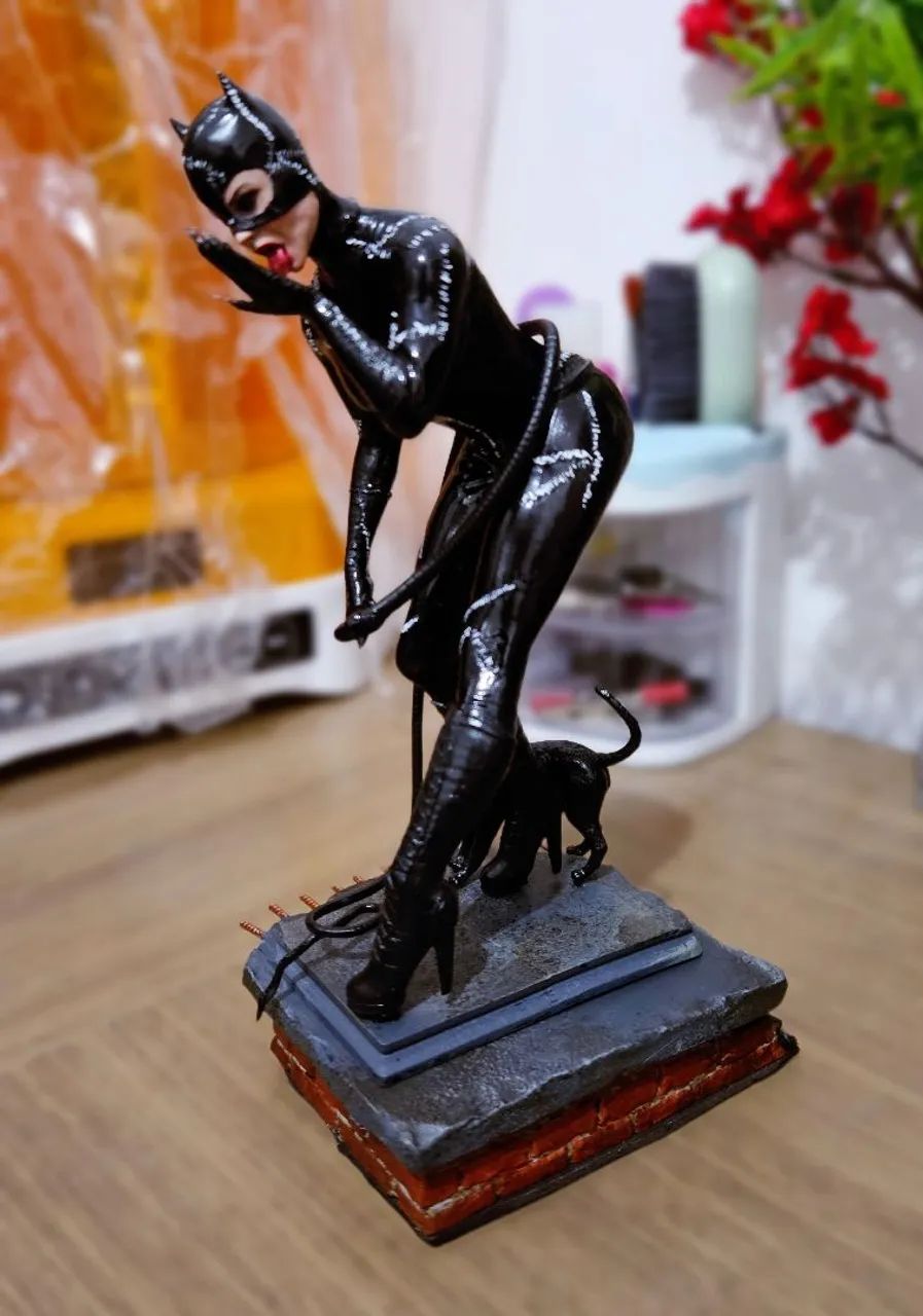 Action figures Mulher Gato e Batman - Foto 4