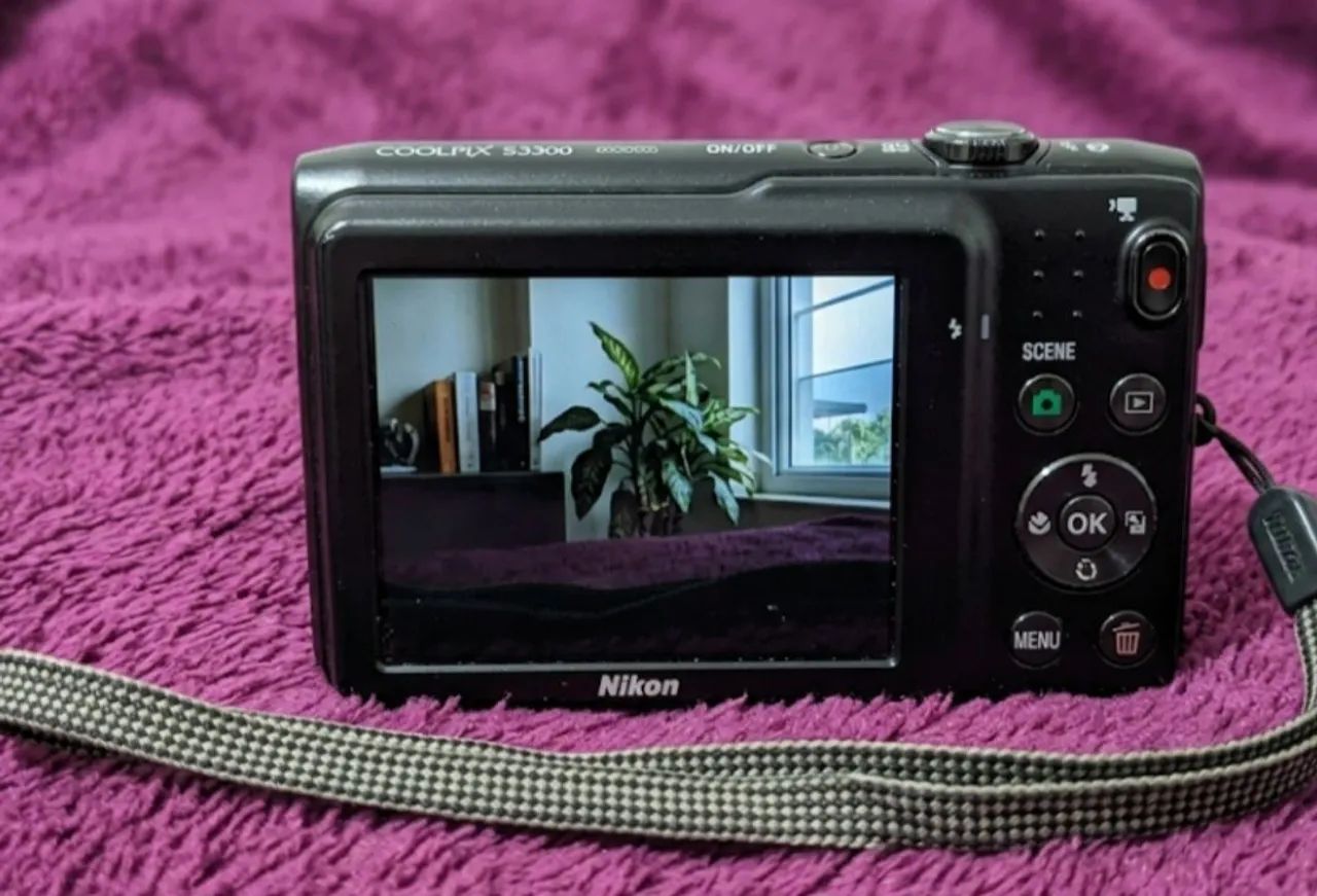 Camera antiga funcionando perfeitamente. 