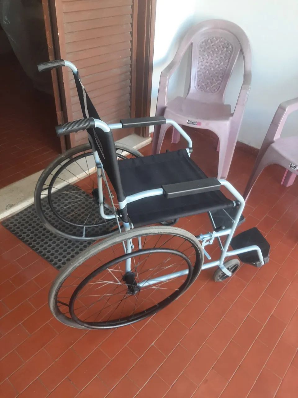 Cadeira de rodas seminova - Foto 2