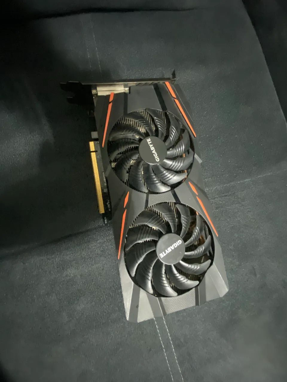 RX 570 4GB gigabyte. Defeito!