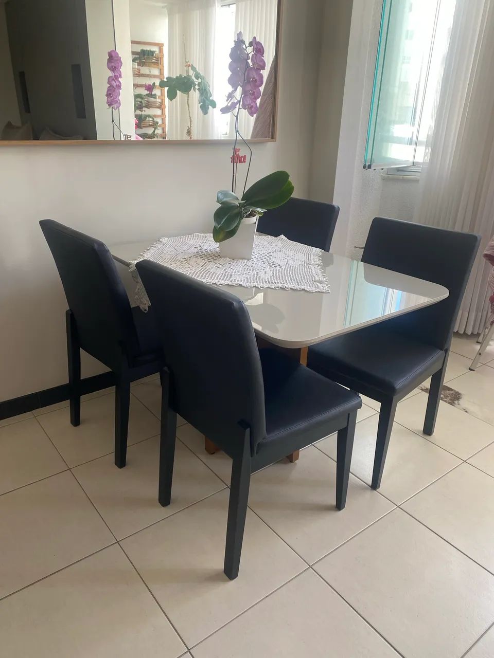 Mesa jantar e seis cadeiras