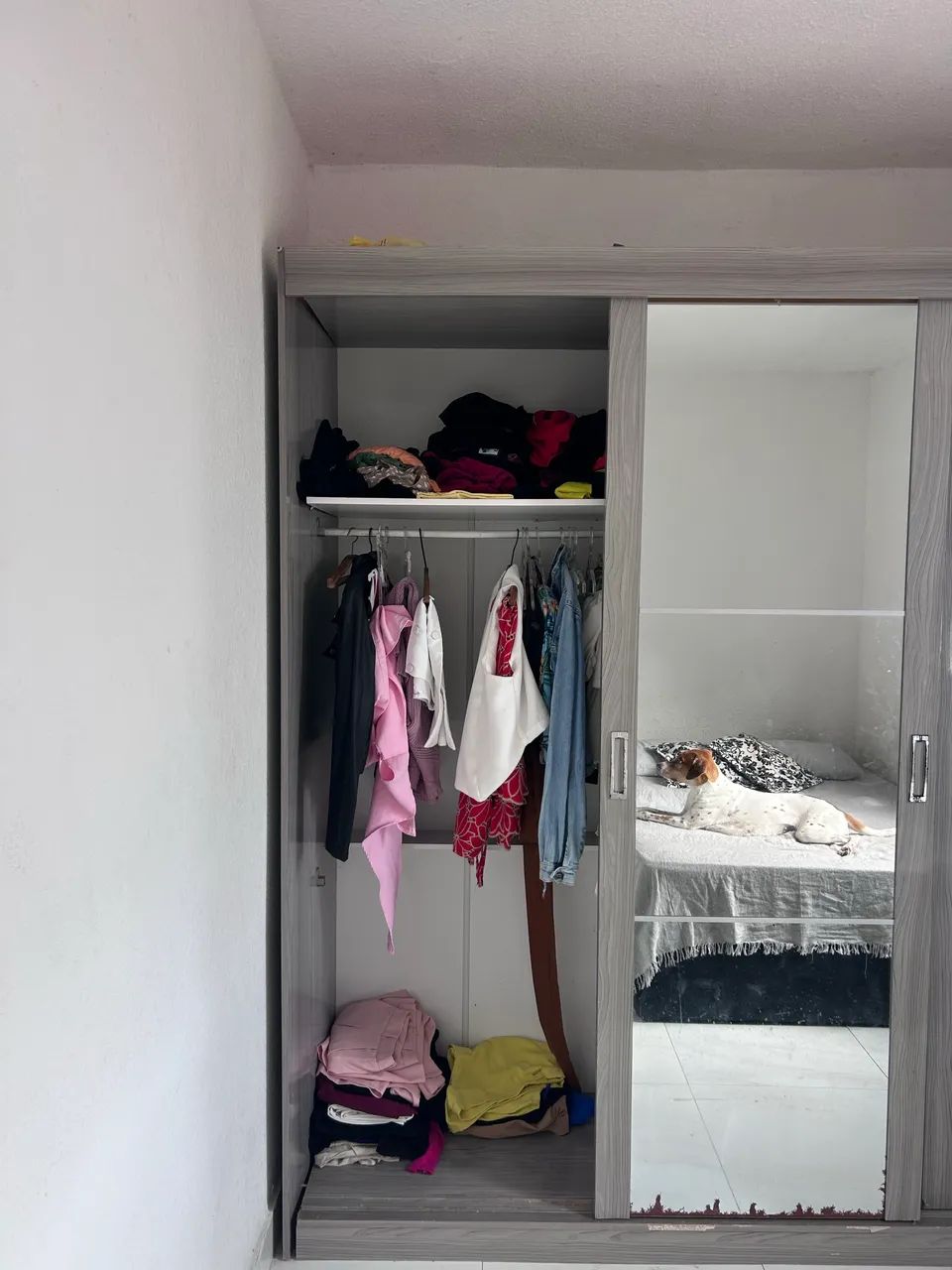     Guarda-Roupa Casal 3 Portas de Correr com Espelho - Foto 3