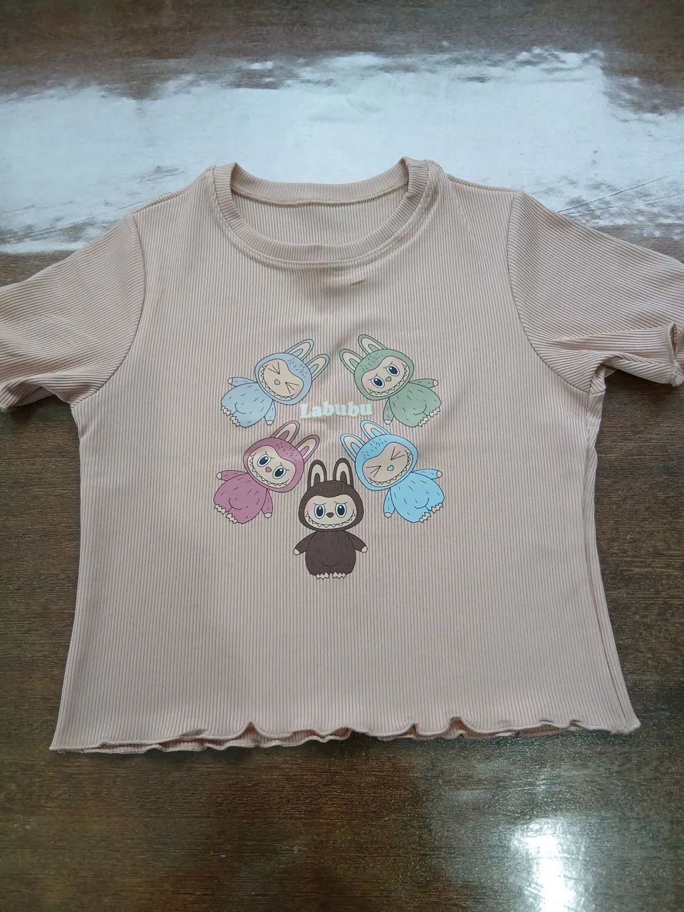 Blusa do personagem labubu