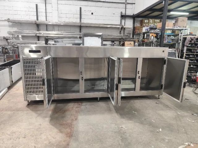 Balcão refrigerado todo de inox - sob medida