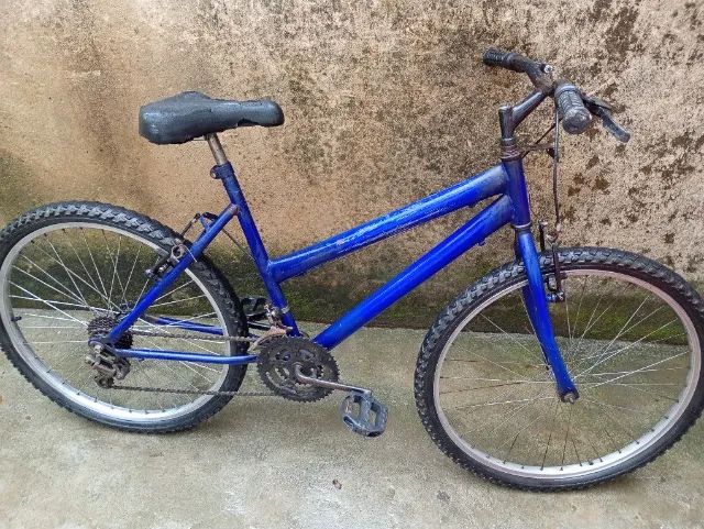 Bicicleta aro 26 andando 