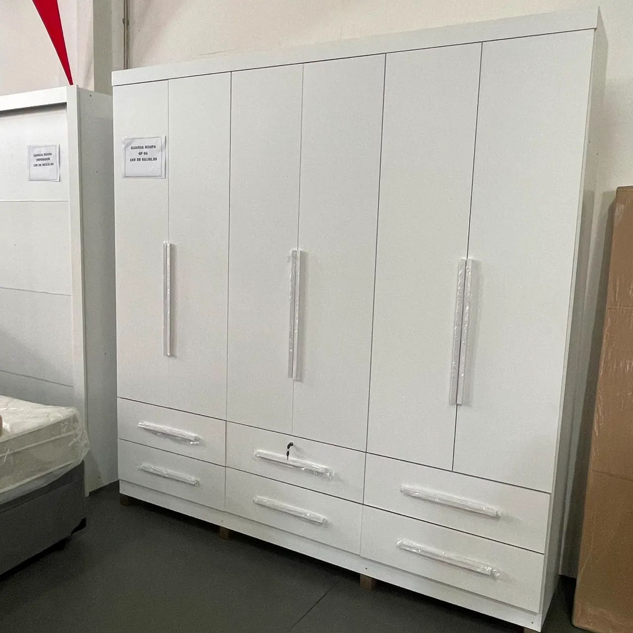 Guarda roupa 6 postas e 6 gavetas 