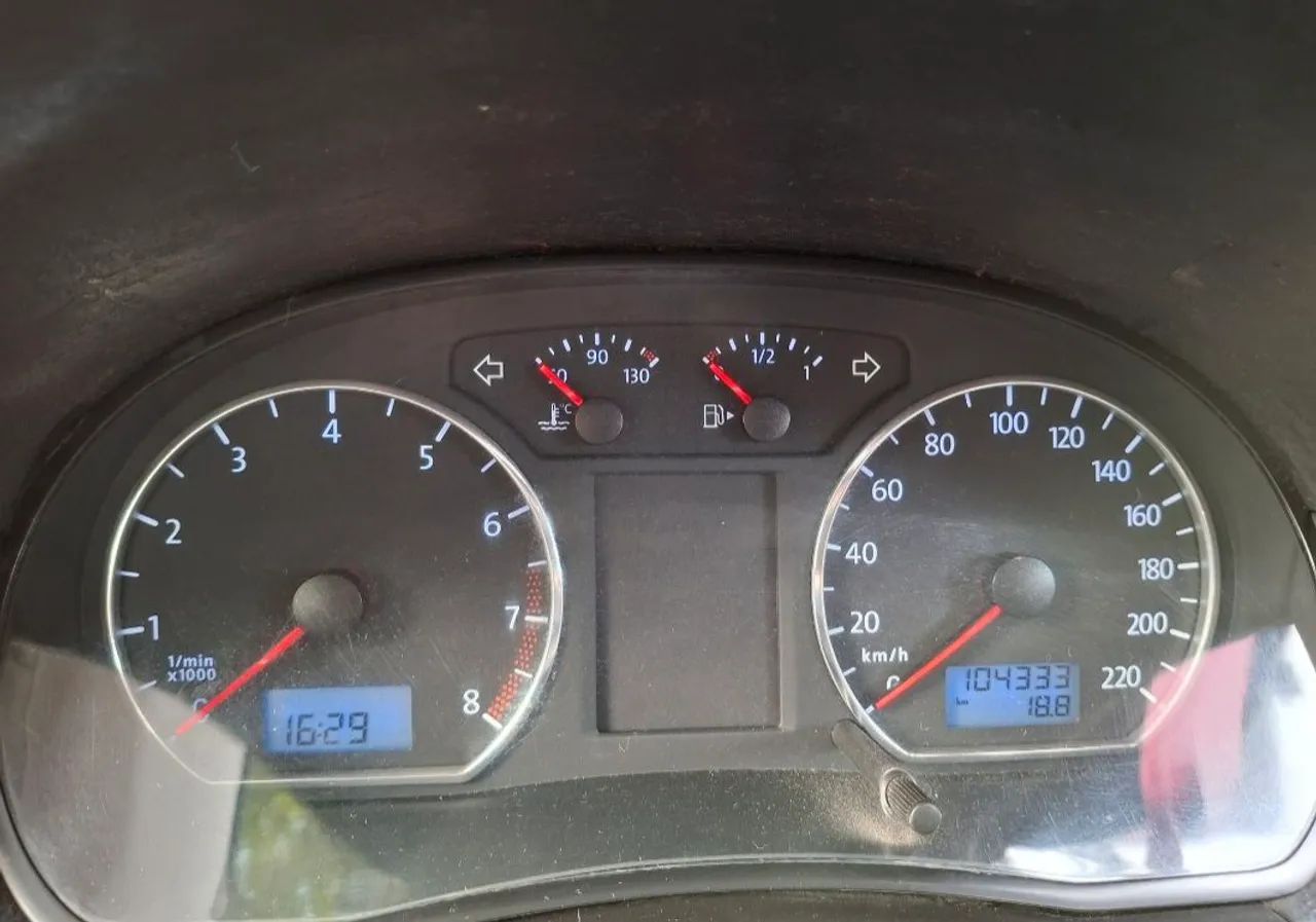 Volkswagen Polo Sedan 1.6 Mi Total Flex 8V 4p, foto 19 de 20
