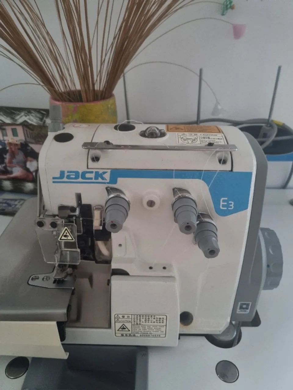 Máquina de costura Jack 3 fios com bacada