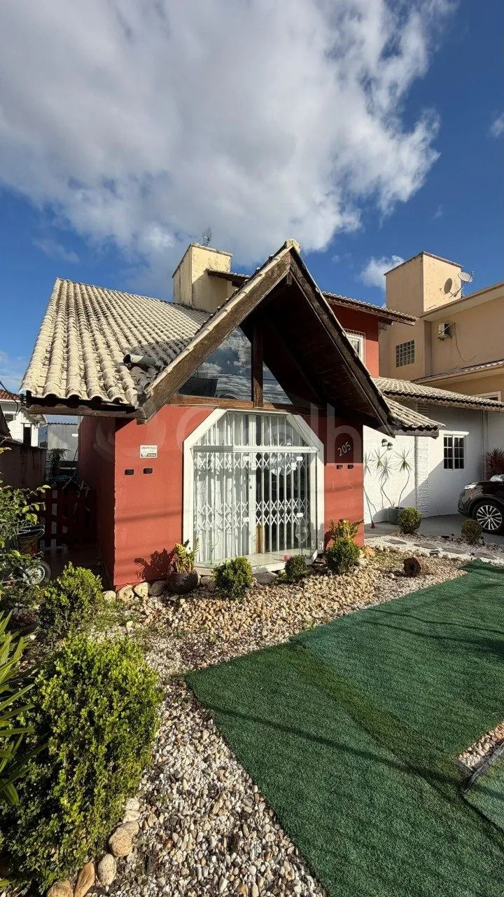 Casa de 4 dormitórios e piscina, no bairro Pagani - Foto 3