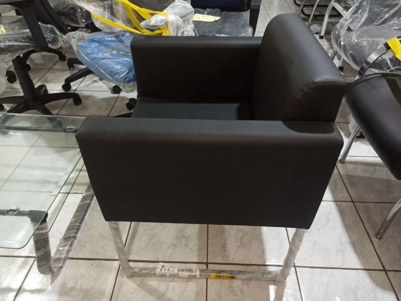 Poltrona em Courrissimo preto