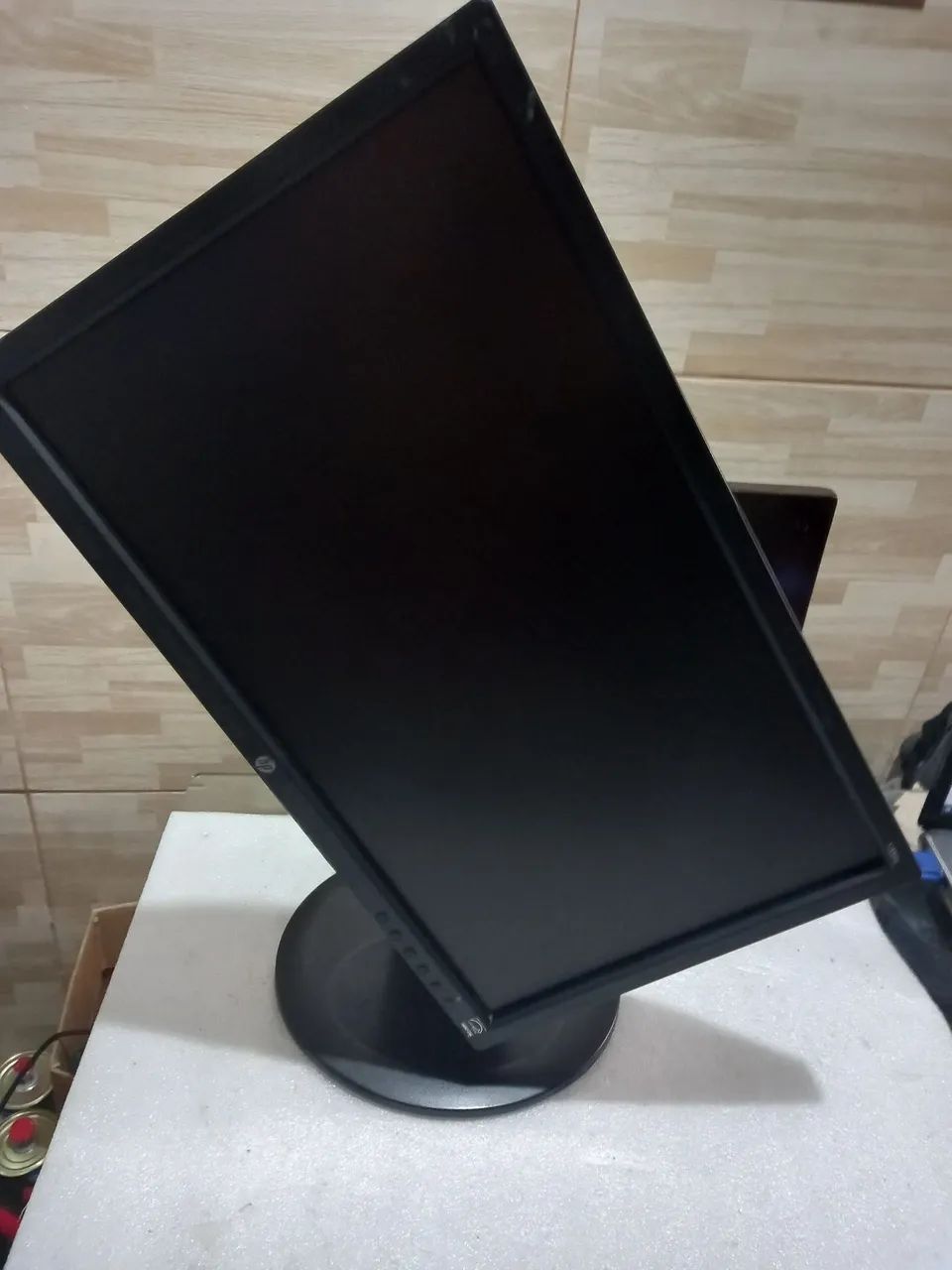 Monitor lg ou hp 20 polegadas led entradas vga e dvi giratório usado!!! - Foto 3