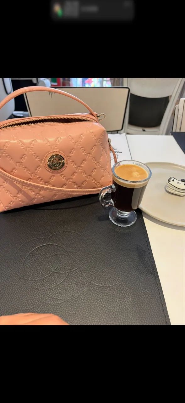 Bolsa Victor Hugo rosa original com nf estilo necessaire  - Foto 3