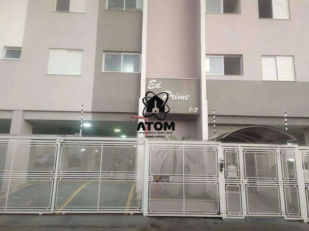 Apartamento com sacada à venda em Taubaté.