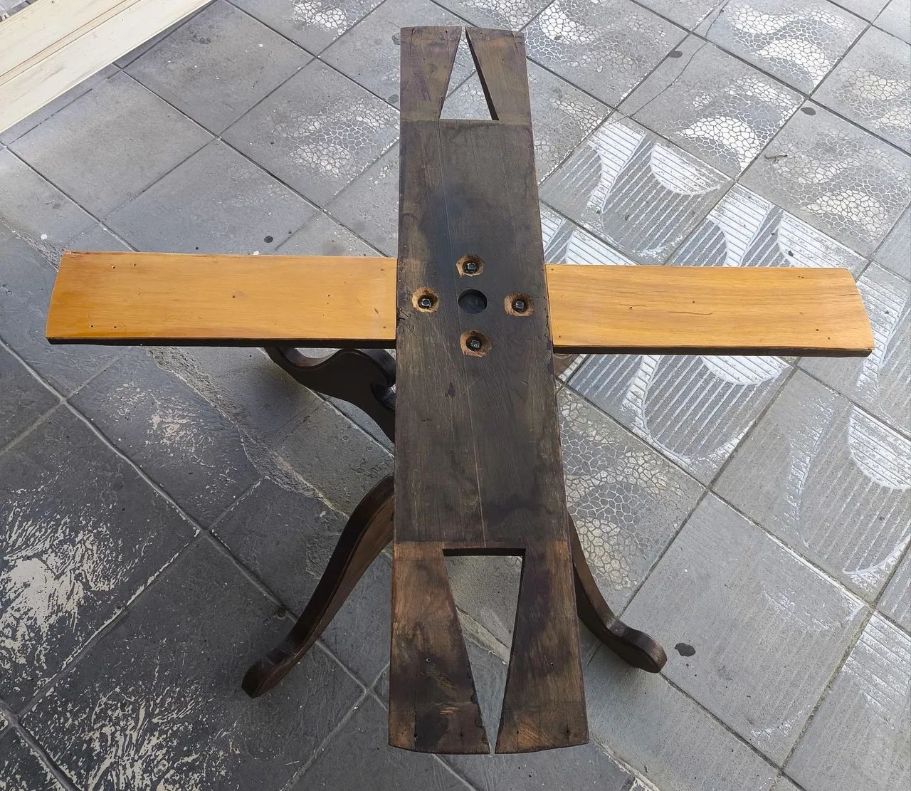 PÉ DE MESA MADEIRA MACIÇA EM ÓTIMO ESTADO!!! - Foto 4
