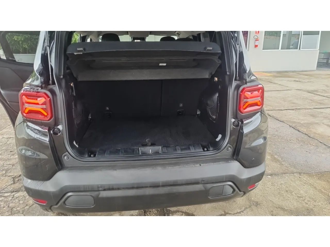 Jeep Renegade Long. T270 1.3 TB 4x2 Flex Aut., foto 14 de 17