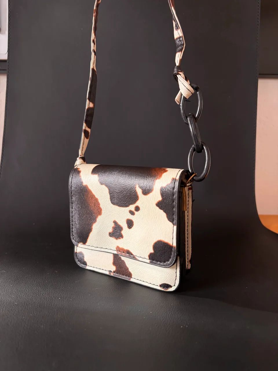 Dupla de mini bolsas em estampa de vaca - Foto 4