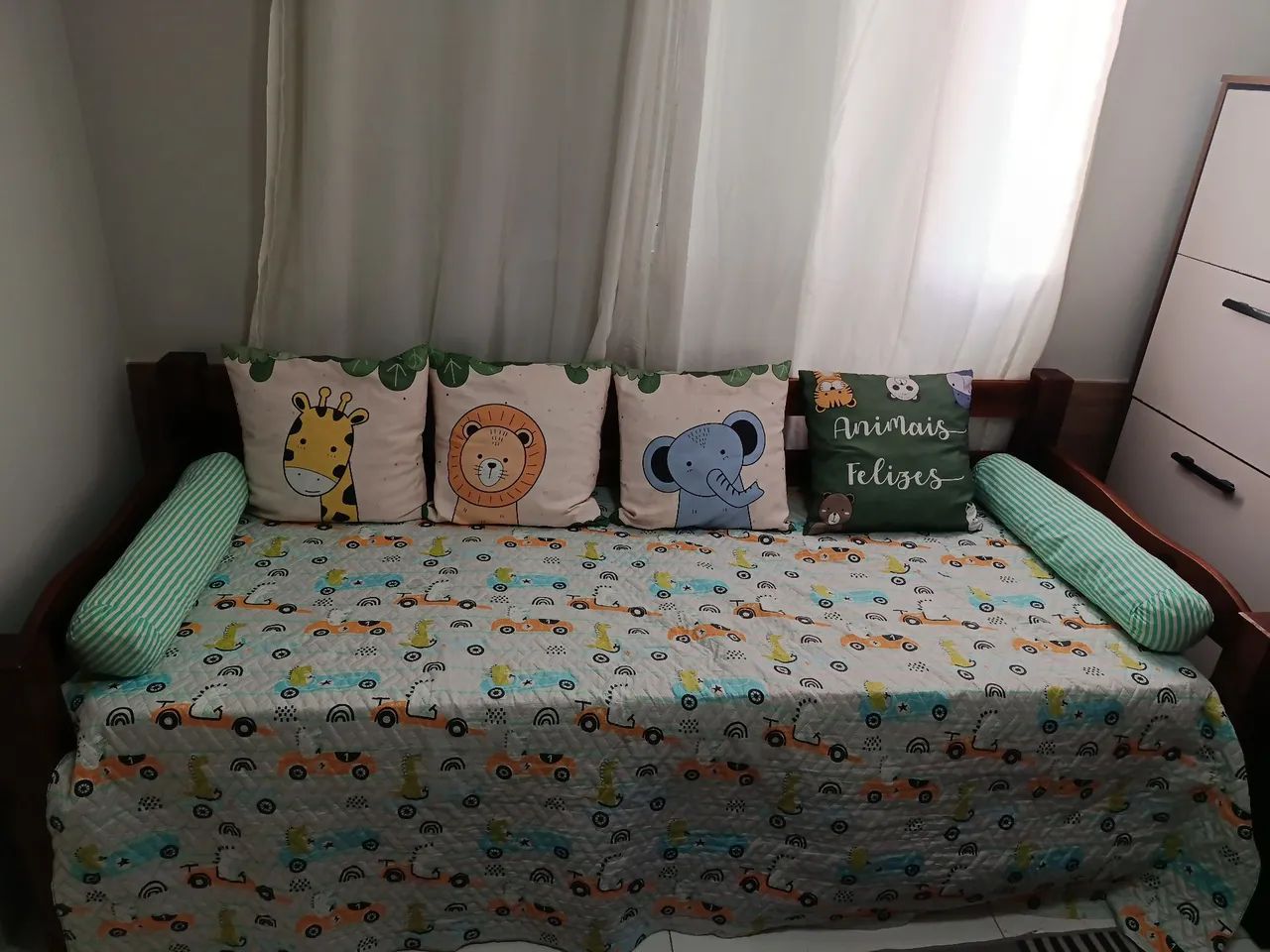 Vendo bicama  com rodízios 
