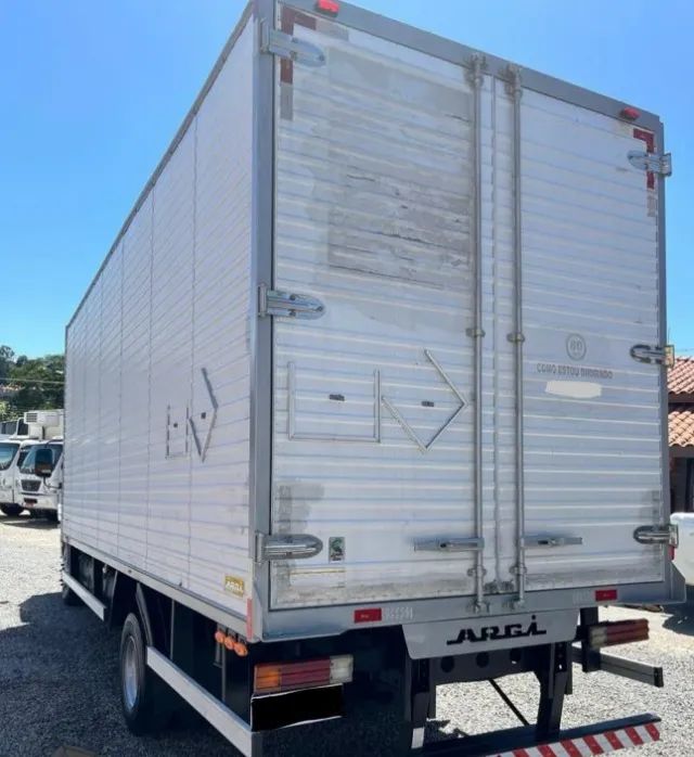 Mb Accelo 1016 4x2 - 2018 Baú - Foto 5