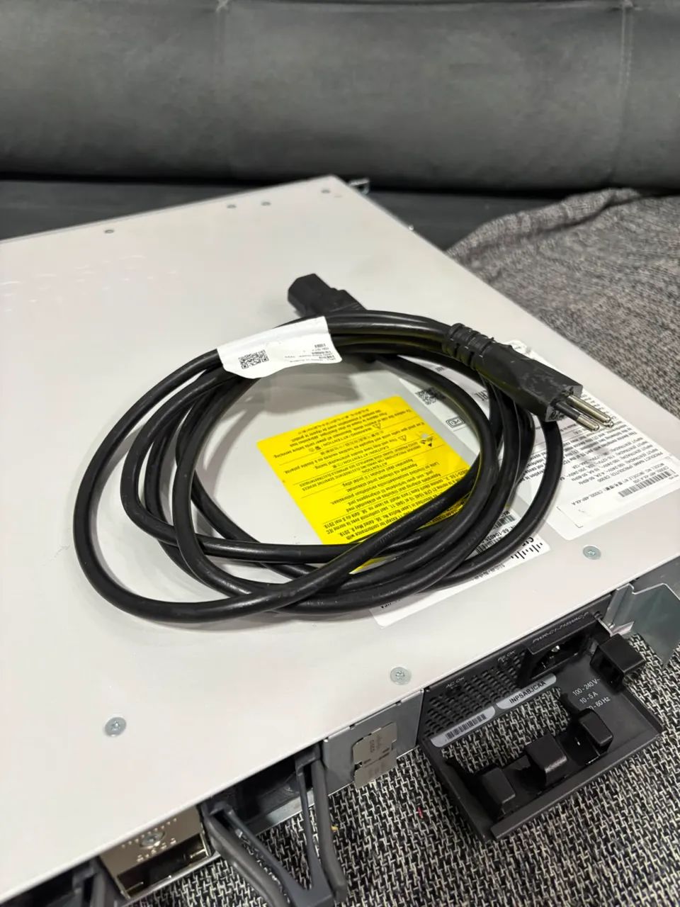 Switch Cisco Catalyst 9200l Com 48 Portas Gigabit Poe+ - Foto 2