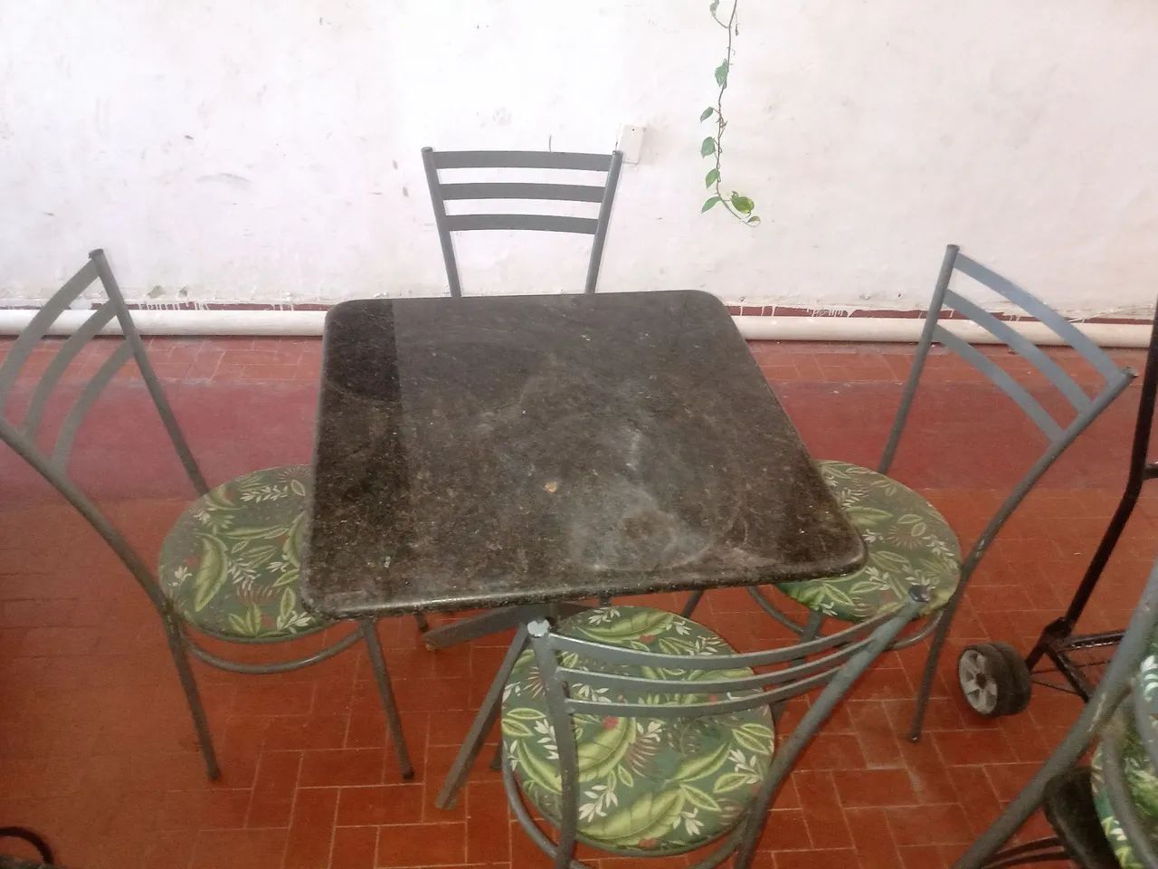 Mesa mármore 4cadeiras conjunto