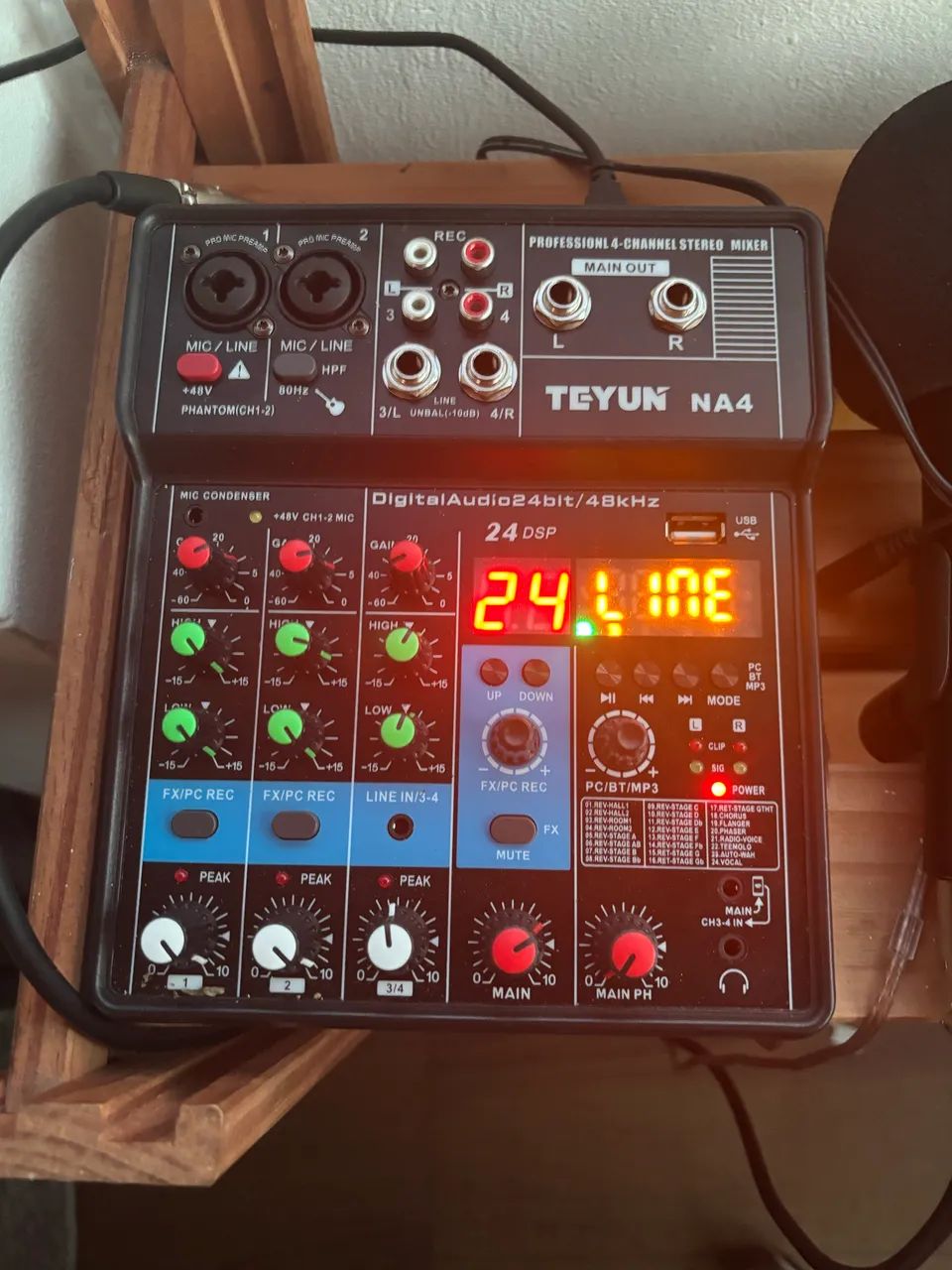 Mesa de Som e Interface de Audio 4 Canais 2