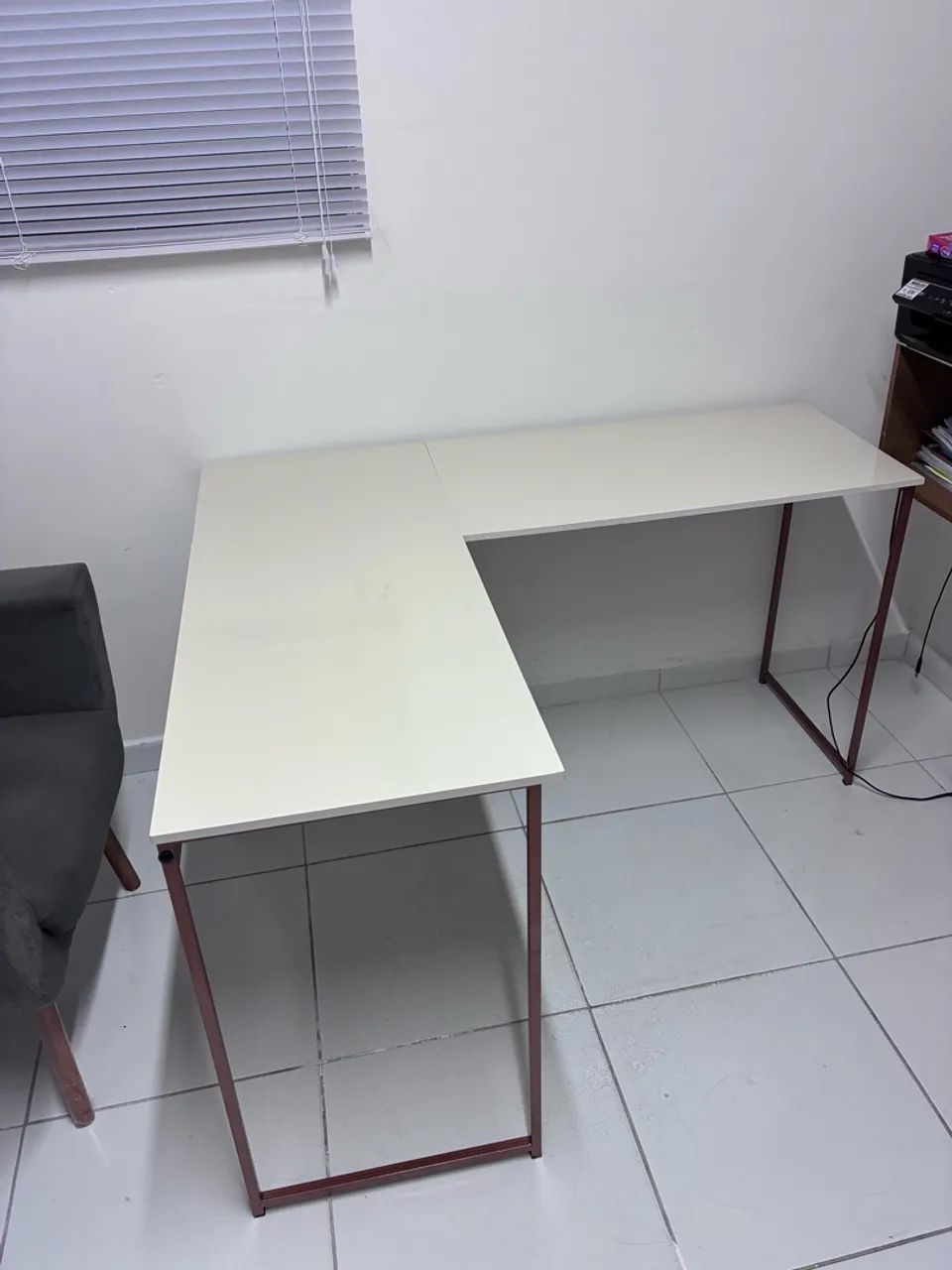 Mesa de escritório em L