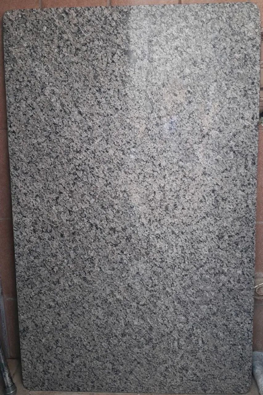 ? Tampo de Granito Cinza Polido - 1,20 x 0,75