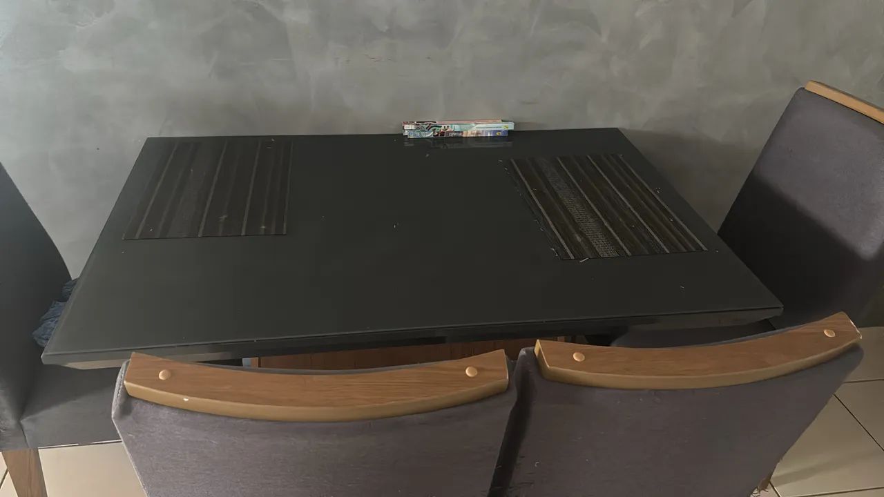 Mesa com 4 cadeiras