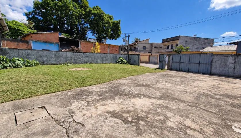 ALUGA-SE - ESPAÇO COBERTO PARA USO COMERCIAL - Foto 2