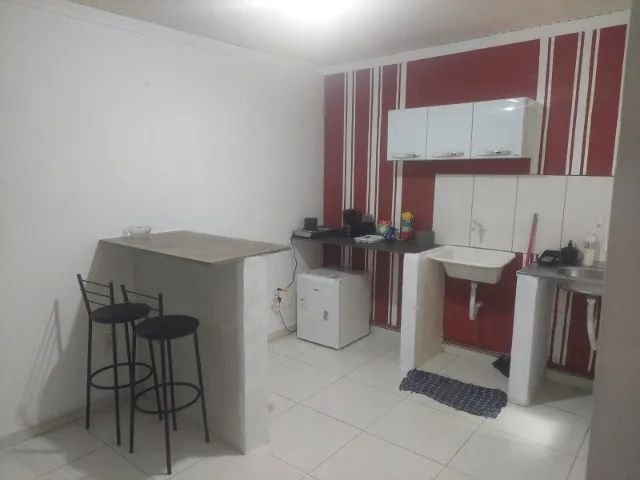 alugo apto tipo kit net, com 1 quarto no centro comercial