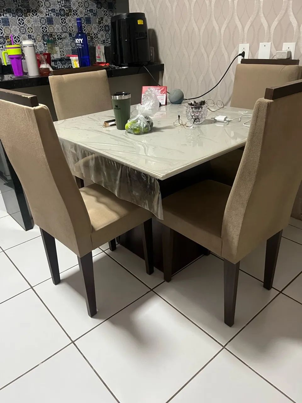 Mesa com 04 cadeiras  - Foto 3